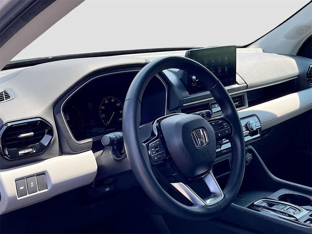 used 2025 Honda Pilot car, priced at $37,000