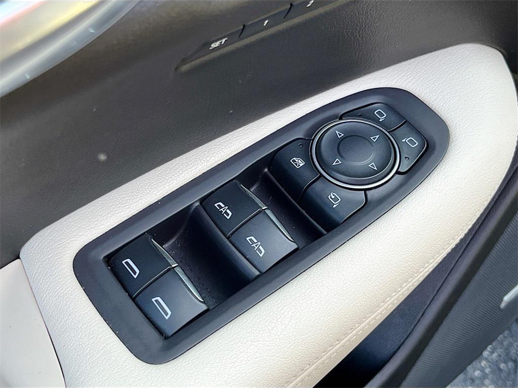 used 2020 Cadillac XT5 car, priced at $25,000