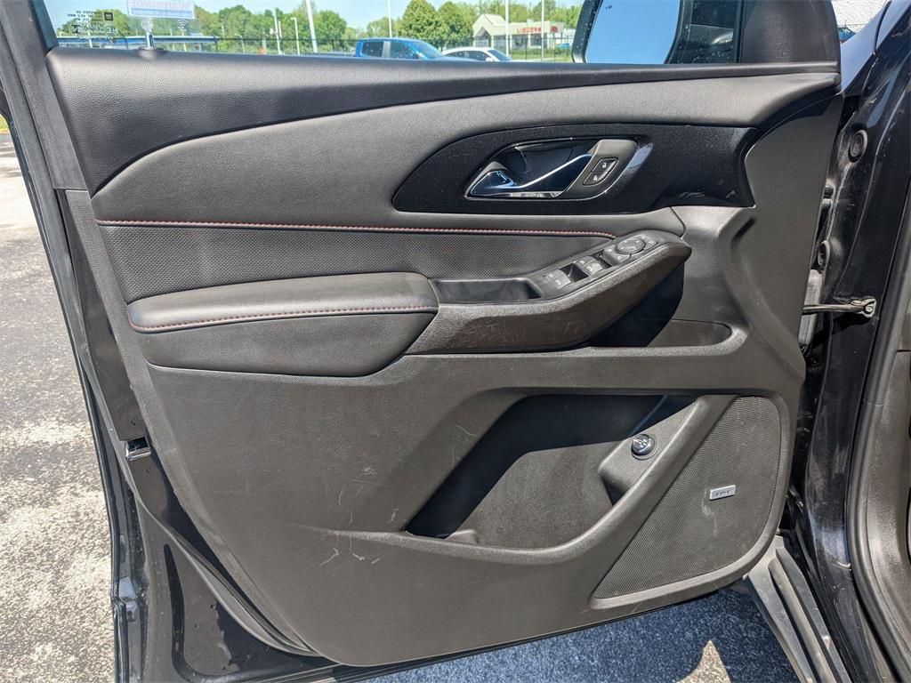 used 2023 Chevrolet Traverse car, priced at $32,200