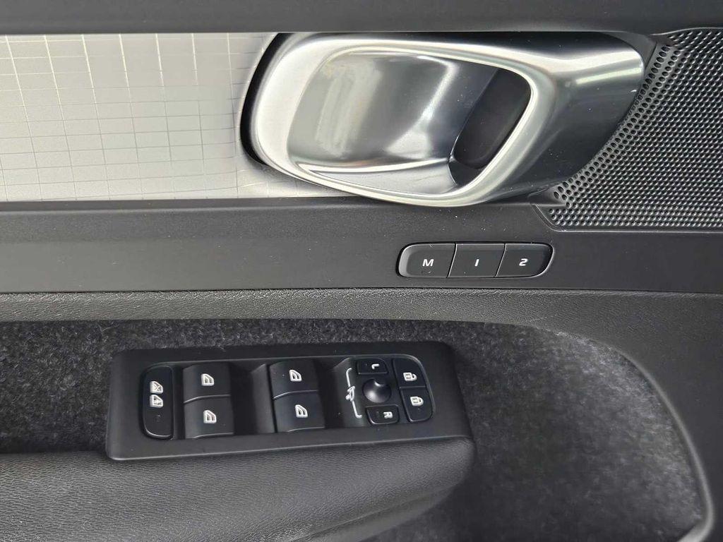 used 2021 Volvo XC40 car, priced at $25,900