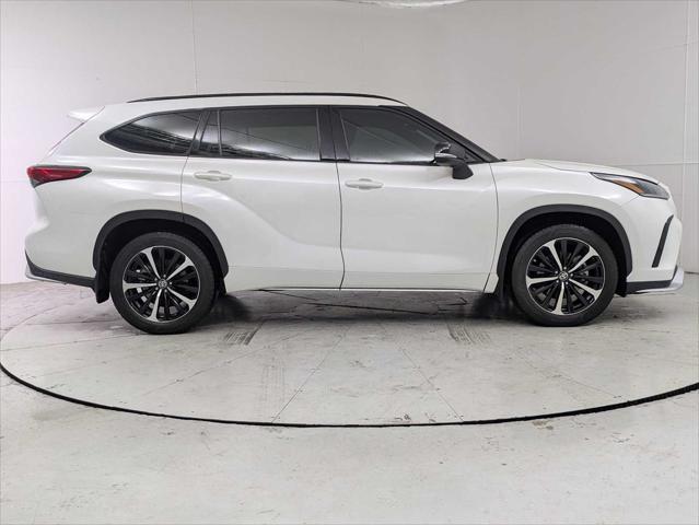 used 2021 Toyota Highlander car, priced at $34,133