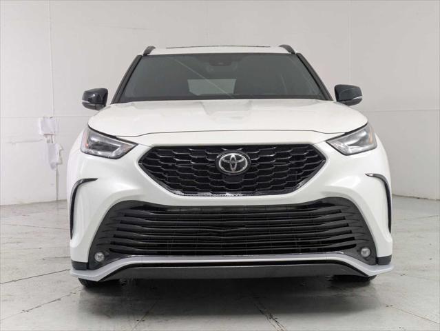used 2021 Toyota Highlander car, priced at $34,133