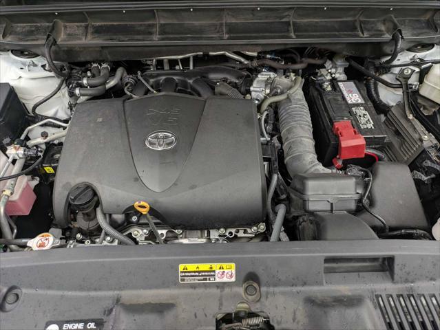 used 2021 Toyota Highlander car, priced at $34,133