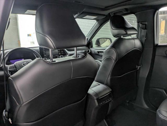 used 2021 Toyota Highlander car, priced at $34,133