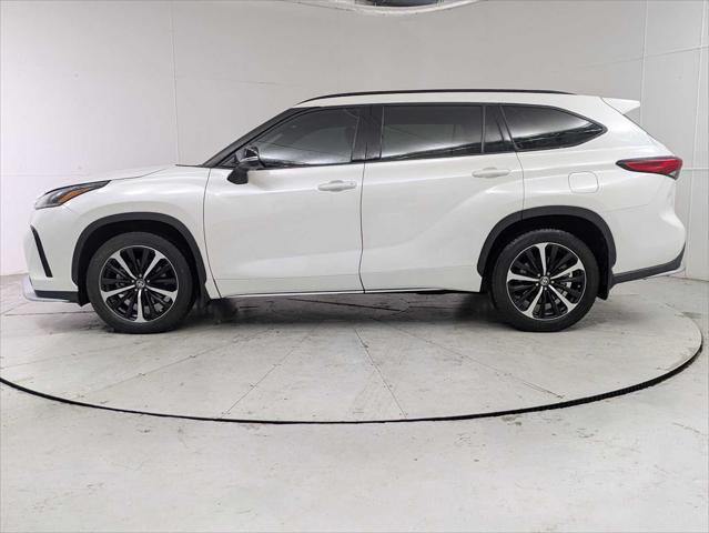 used 2021 Toyota Highlander car, priced at $34,133