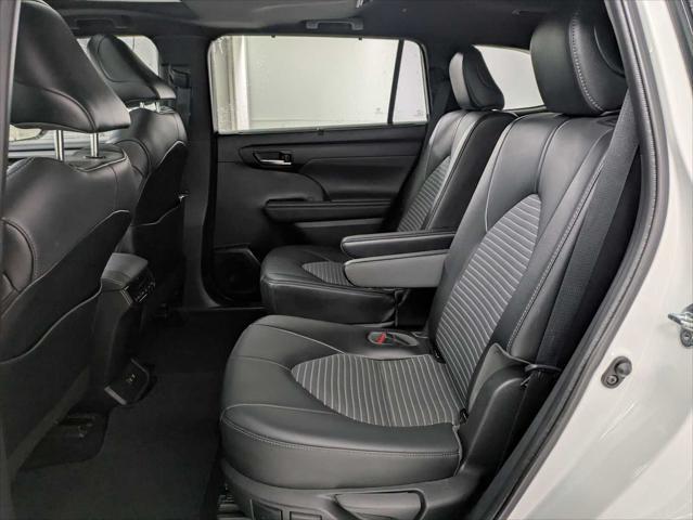 used 2021 Toyota Highlander car, priced at $34,133