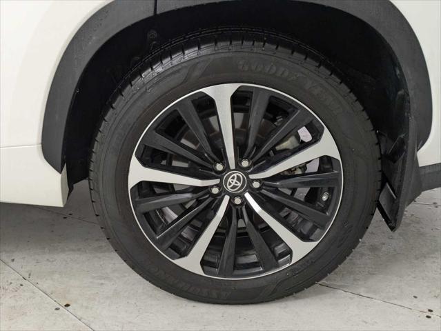 used 2021 Toyota Highlander car, priced at $34,133
