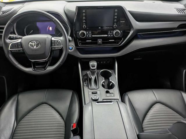 used 2021 Toyota Highlander car, priced at $34,133