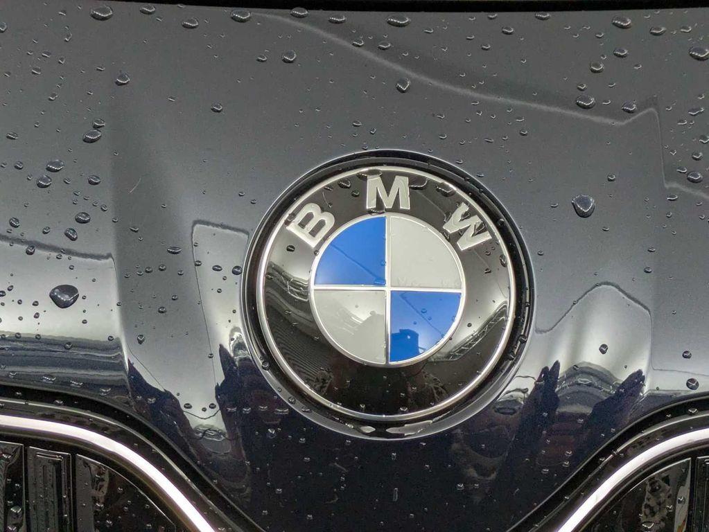 new 2025 BMW 760 car, priced at $127,014