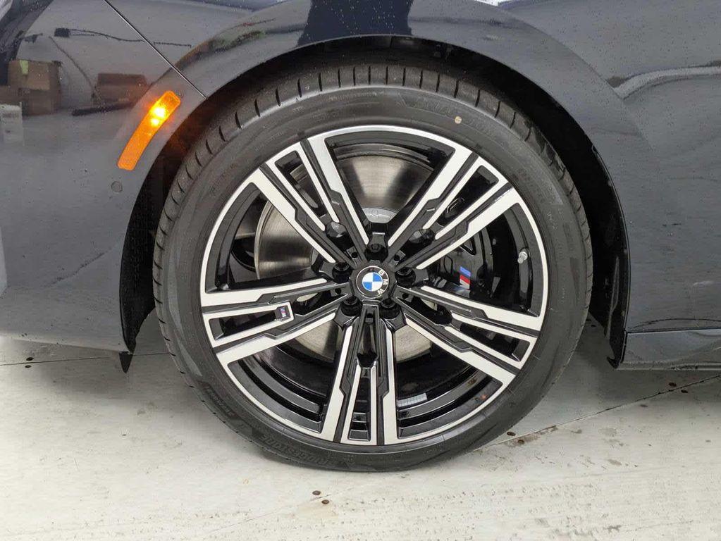 new 2025 BMW 760 car, priced at $135,770