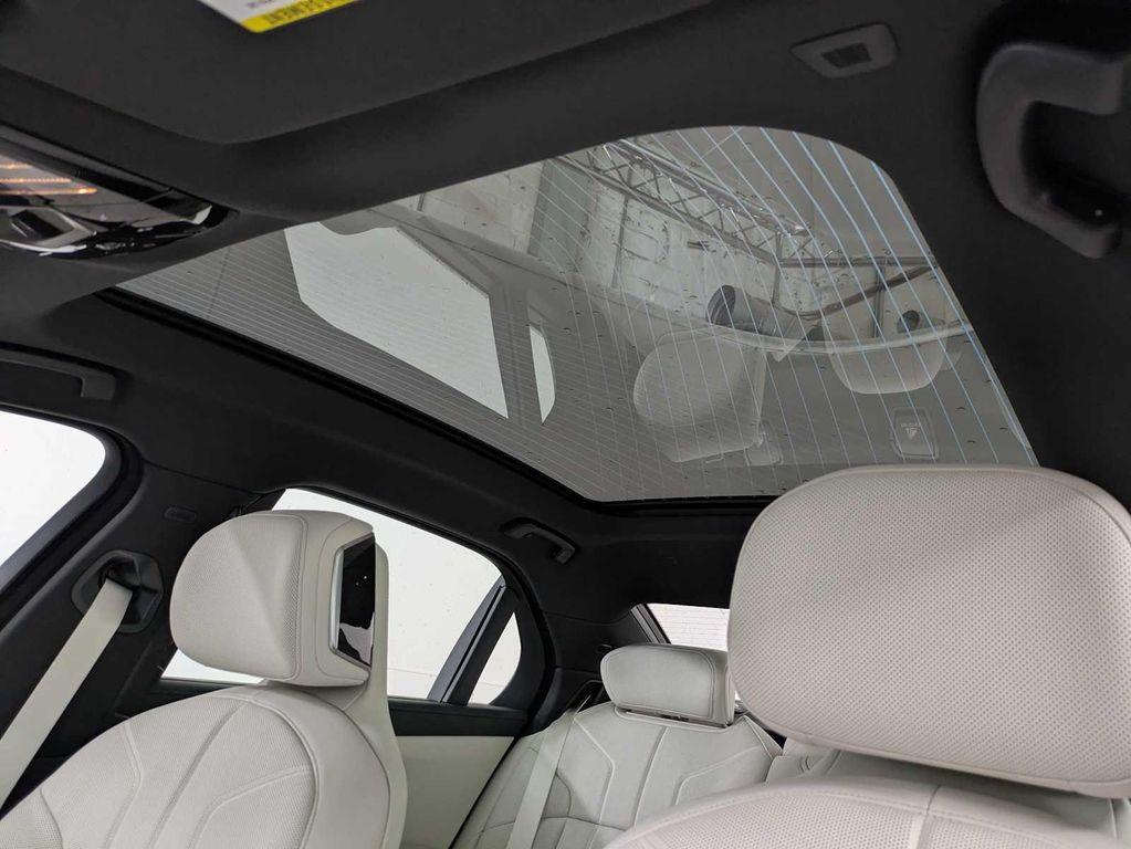 new 2025 BMW 760 car, priced at $127,014