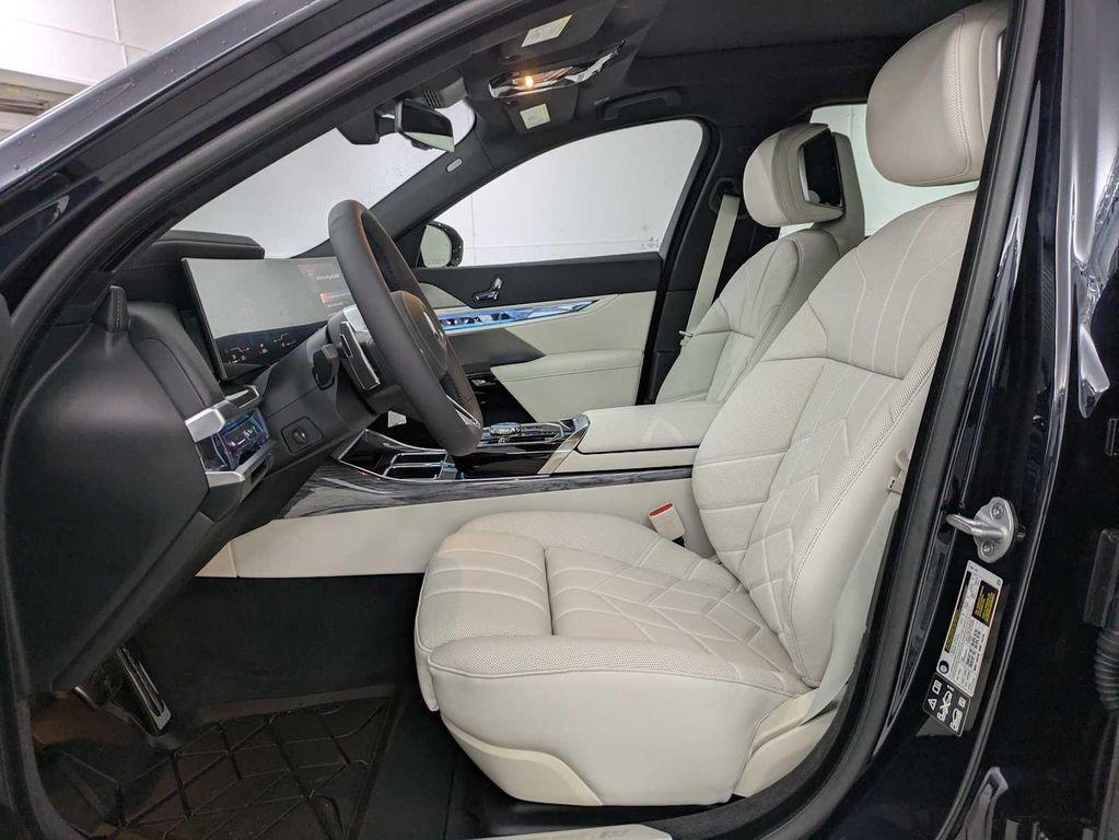 new 2025 BMW 760 car, priced at $127,014