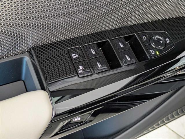new 2025 BMW 760 car, priced at $135,770