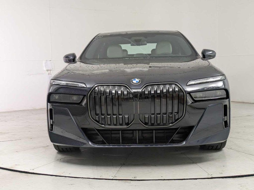 new 2025 BMW 760 car, priced at $135,770