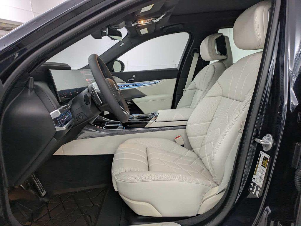 new 2025 BMW 760 car, priced at $135,770
