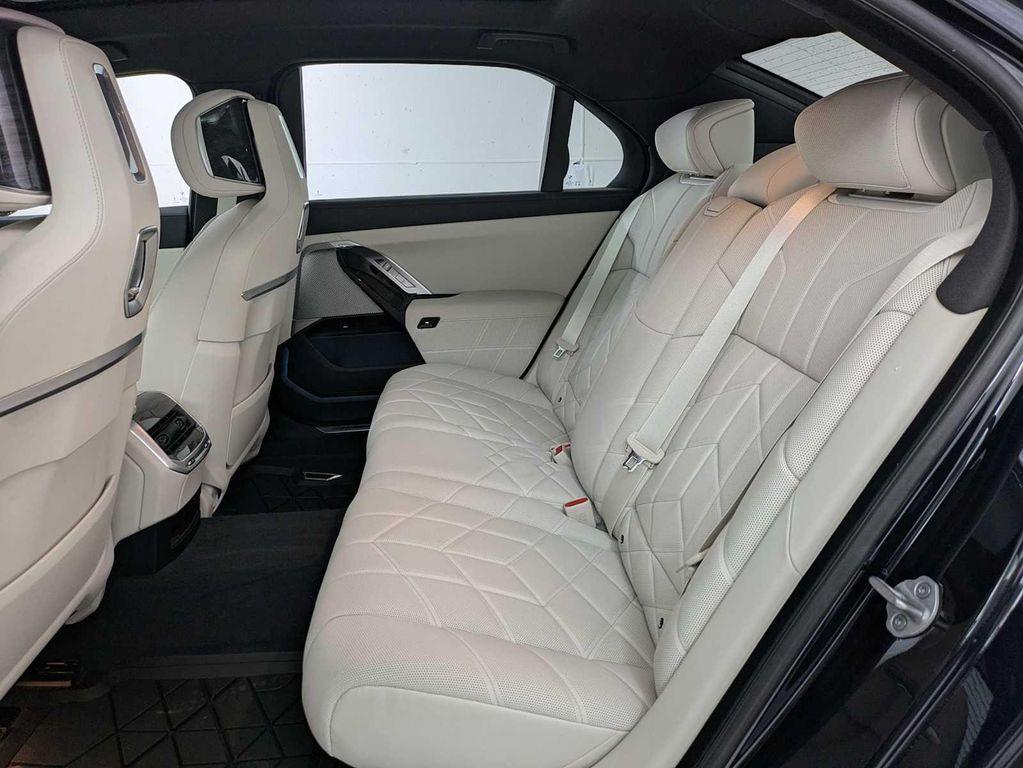new 2025 BMW 760 car, priced at $127,014