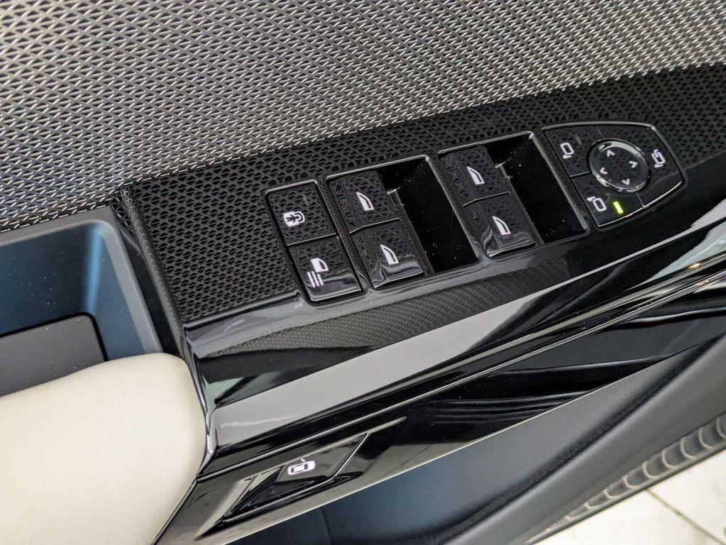 new 2025 BMW 760 car, priced at $127,014