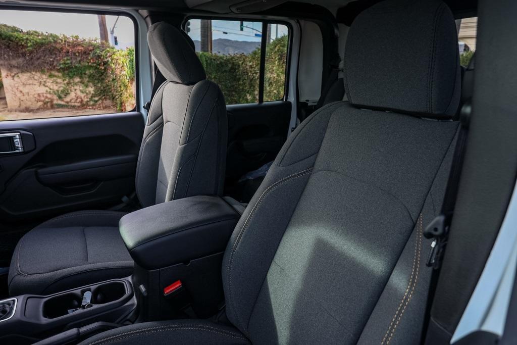 new 2025 Jeep Gladiator car, priced at $50,774