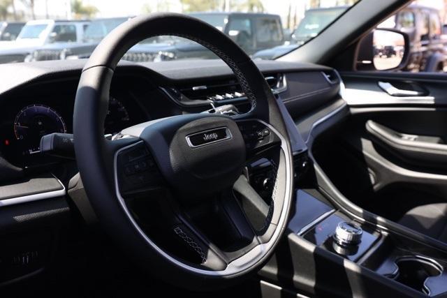 new 2025 Jeep Grand Cherokee car, priced at $36,140