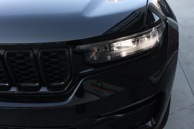 new 2025 Jeep Grand Cherokee car, priced at $45,690