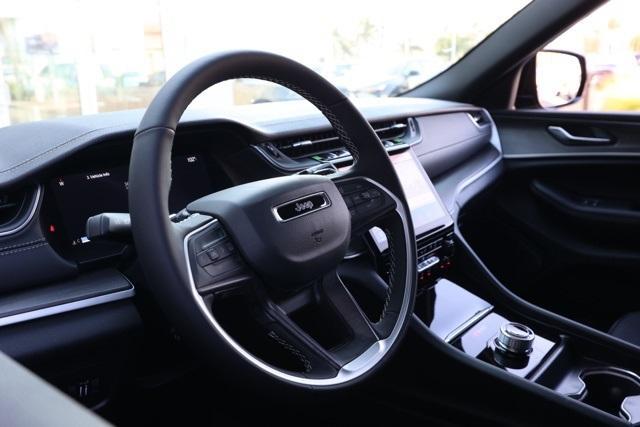 new 2025 Jeep Grand Cherokee car, priced at $45,690