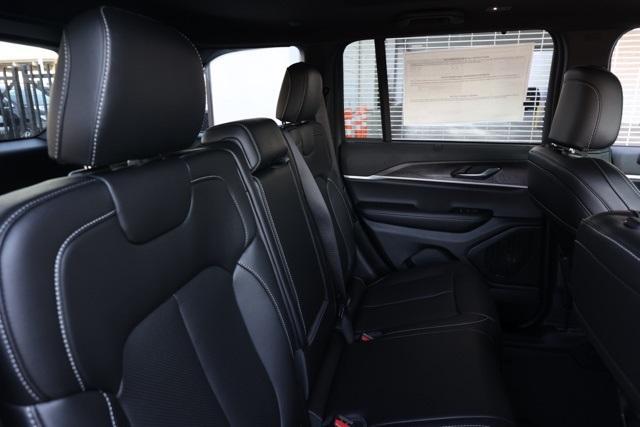 new 2025 Jeep Grand Cherokee car, priced at $45,690