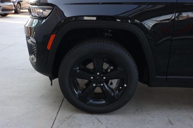 new 2025 Jeep Grand Cherokee car, priced at $45,690