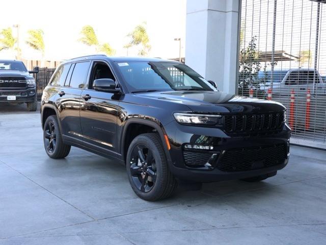 new 2025 Jeep Grand Cherokee car, priced at $45,690