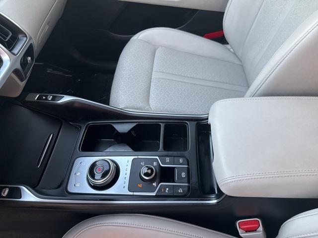 used 2023 Kia Sorento Hybrid car, priced at $32,904