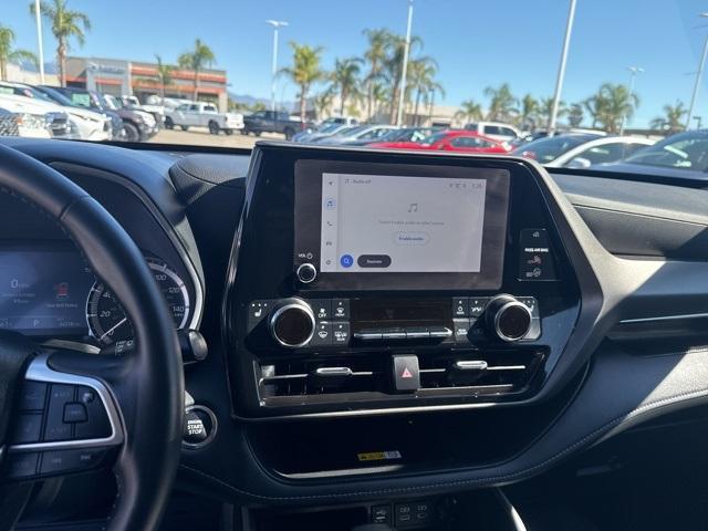 used 2023 Toyota Highlander car, priced at $32,055