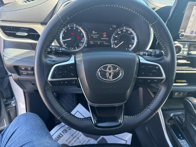 used 2023 Toyota Highlander car, priced at $32,055