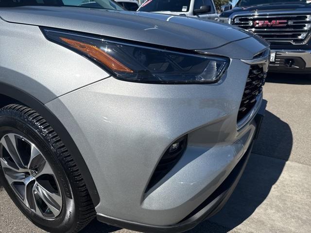used 2023 Toyota Highlander car, priced at $32,055