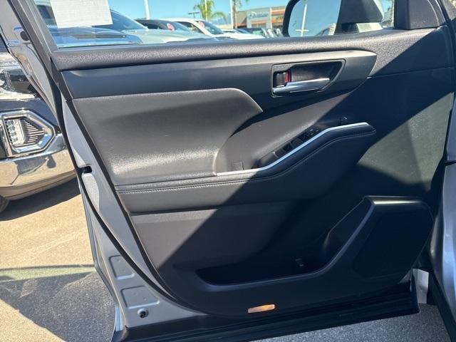 used 2023 Toyota Highlander car, priced at $32,055