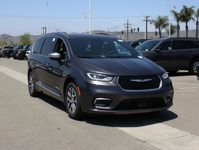 new 2023 Chrysler Pacifica Hybrid car, priced at $44,635