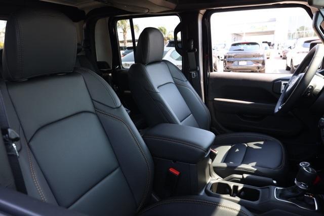 new 2025 Jeep Gladiator car, priced at $47,285