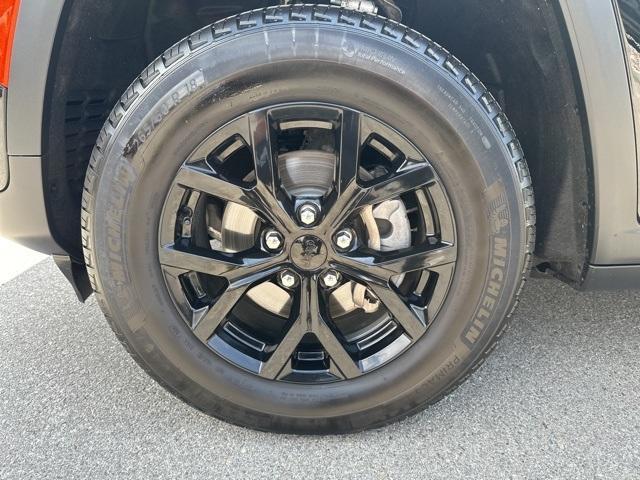 used 2024 Jeep Grand Cherokee car, priced at $33,855