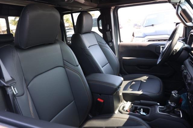 new 2025 Jeep Gladiator car, priced at $47,285