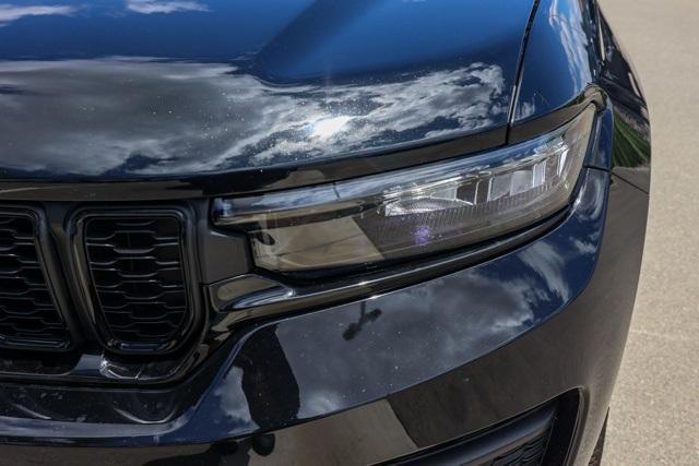 new 2025 Jeep Grand Cherokee car, priced at $43,358