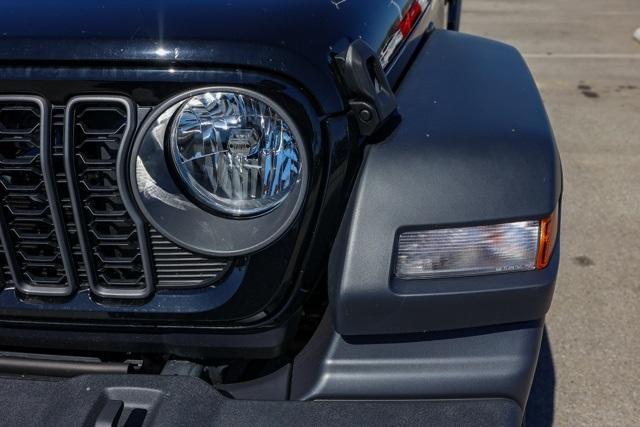 new 2025 Jeep Wrangler car, priced at $40,073