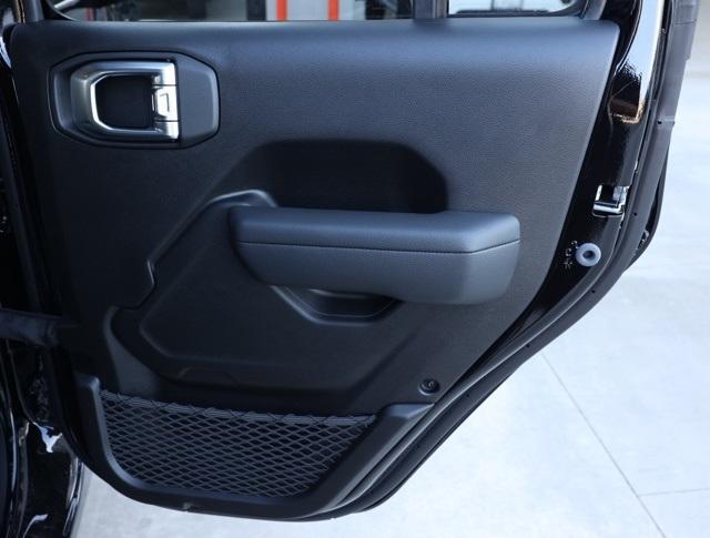 new 2025 Jeep Wrangler car, priced at $47,103