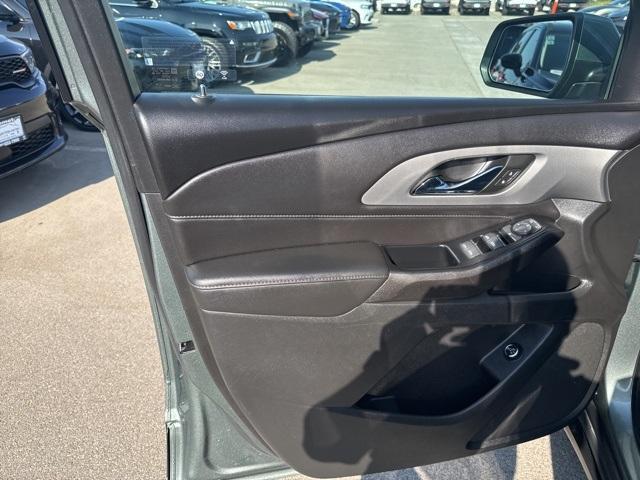 used 2022 Chevrolet Traverse car, priced at $28,240