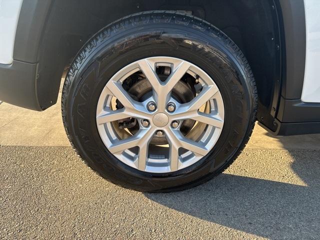 used 2024 Jeep Grand Cherokee car, priced at $33,930