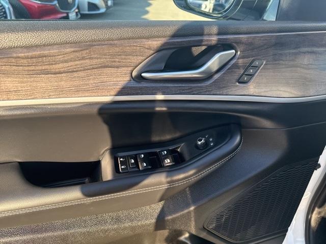 used 2024 Jeep Grand Cherokee car, priced at $33,930