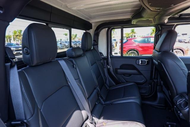 new 2025 Jeep Gladiator car, priced at $46,807
