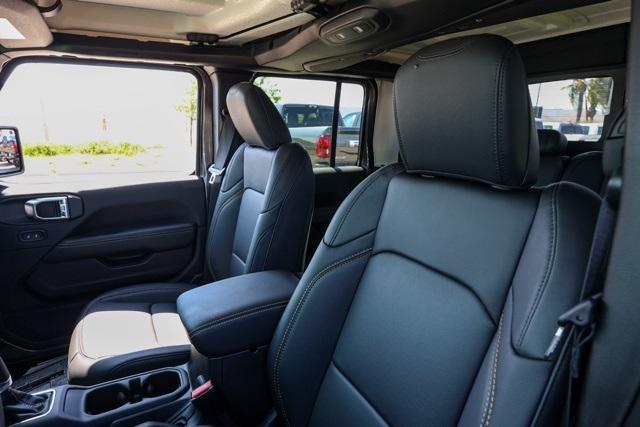 new 2025 Jeep Gladiator car, priced at $46,807