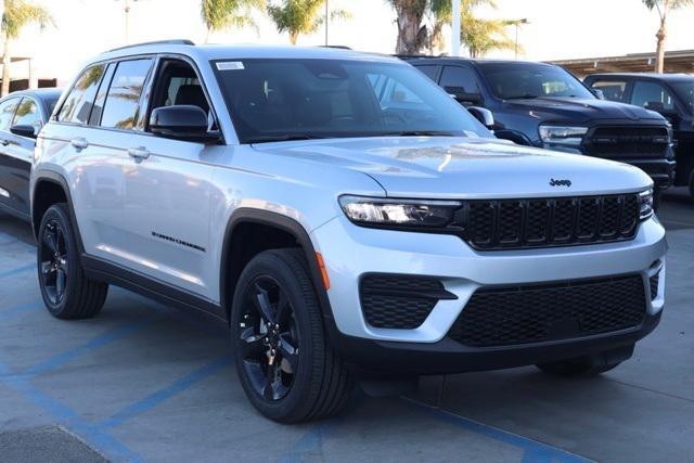 new 2025 Jeep Grand Cherokee car, priced at $45,175