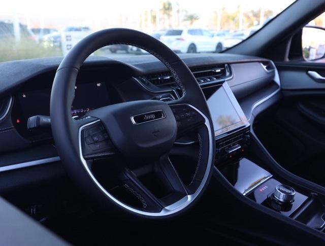 new 2025 Jeep Grand Cherokee car, priced at $44,675