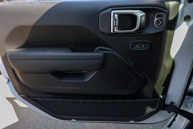 new 2025 Jeep Wrangler car, priced at $42,925