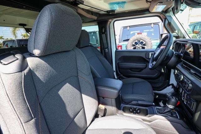 new 2025 Jeep Wrangler car, priced at $42,925