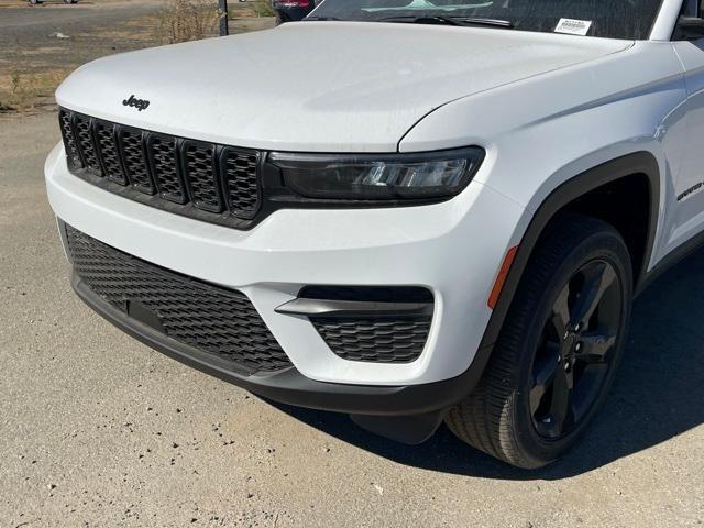 new 2025 Jeep Grand Cherokee car, priced at $40,982